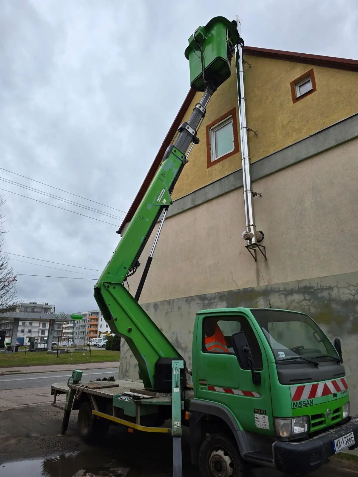 Montaż wkładów kominowych z podnośnikiem