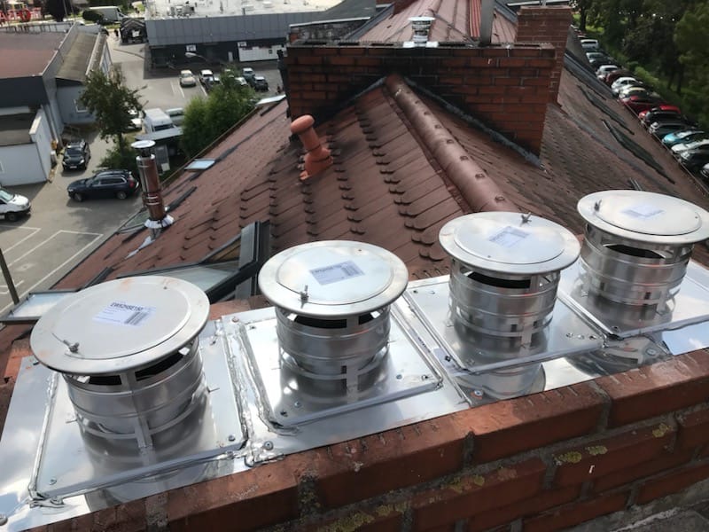 Cztery wkłady kominowe