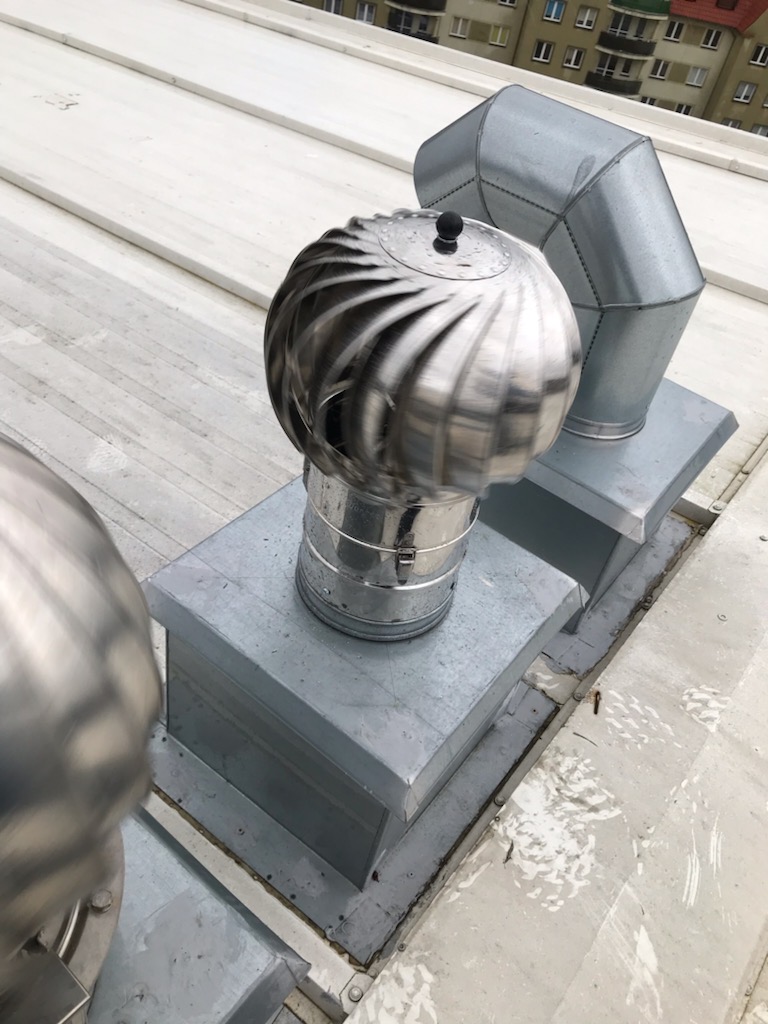 Wkład kominowy na dachu